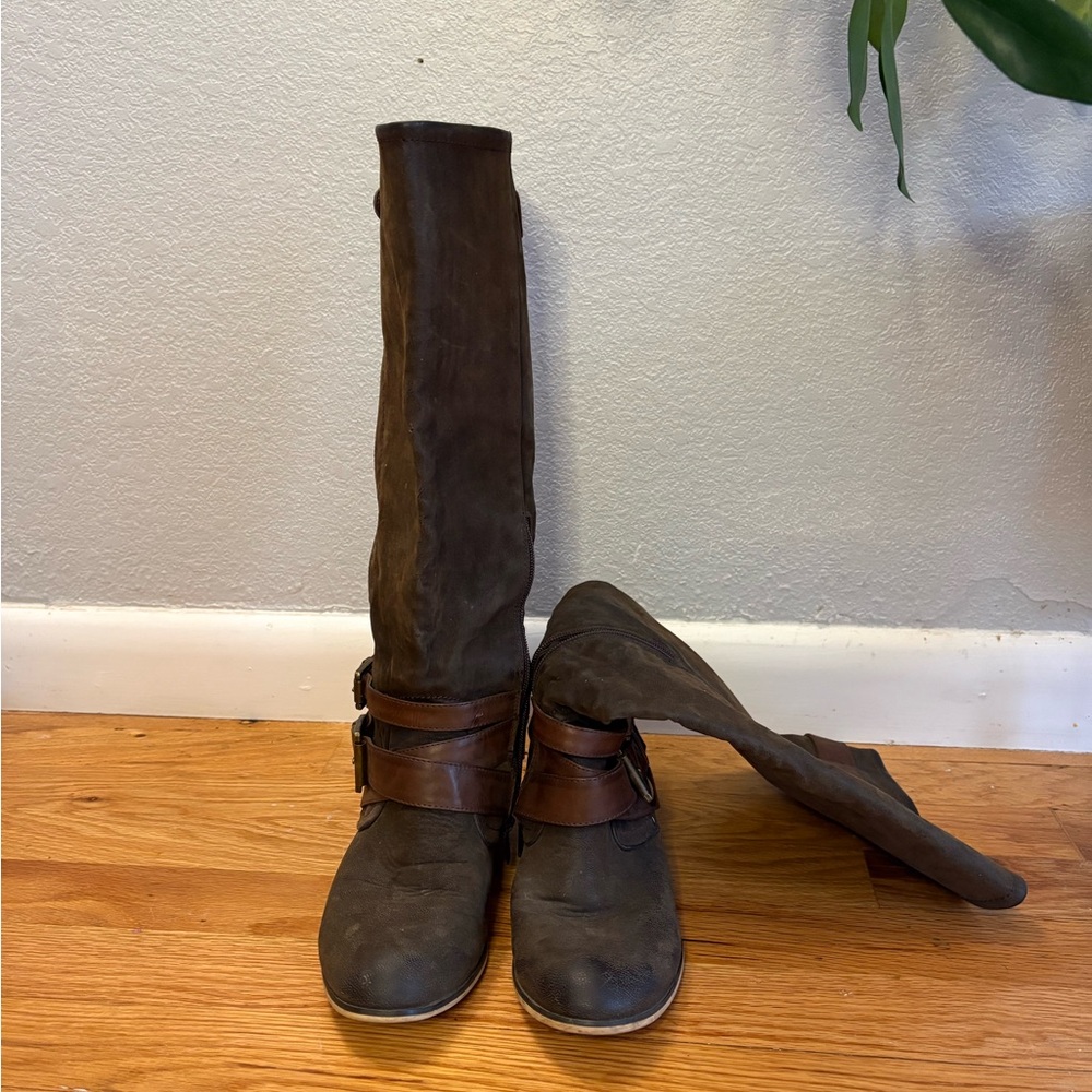 Brown Knee-High Leather Boots